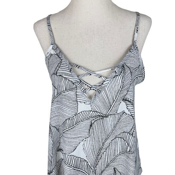 Sienna Sky Leaf Pattern Top - Picture 2 of 8